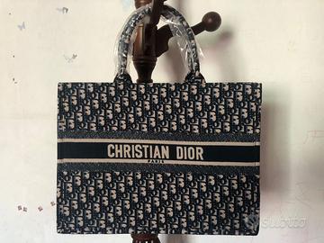 Le borse da donna Dior vanno a ruba