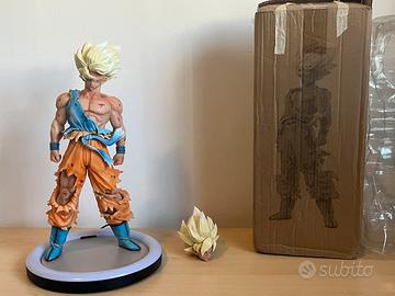 Statua dragonball z-goku(con base led )