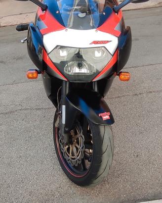 Aprilia rsv 1000