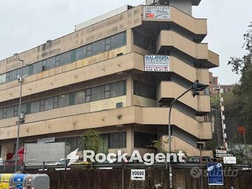 Immobile di 650 m² con 1 locale a Genova