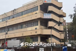 Immobile di 650 m² con 1 locale a Genova