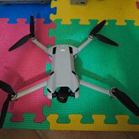 DJI Mini 4 Pro Fly More Combo – Pari al nuovo