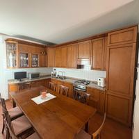 Cucina in noce e piano in granito