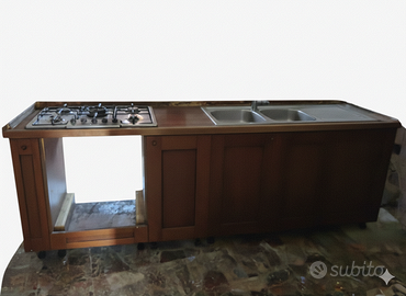 Cucina Lineare in Legno – Piano Cottura 5 Fuochi e