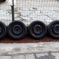 Gomme con cerchi e coppette nokian invernali