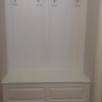 cassapanca con appendiabiti in abete laccato