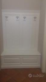 cassapanca con appendiabiti in abete laccato