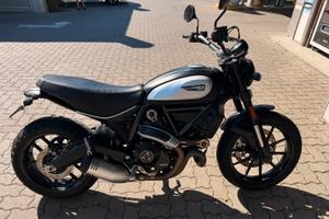 Ducati Scrambler 800 Icon Dark 2022