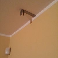 Staffe a soffitto per telo videoproiezione