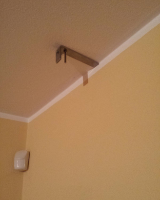 Staffe a soffitto per telo videoproiezione