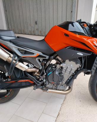 KTM duke 790