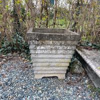 Vasi cemento da giardino vintage