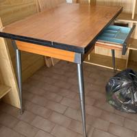 tavolo in formica 