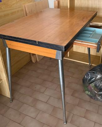 tavolo in formica 