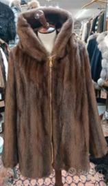 splendida pelliccia di visone con cappuccio 
