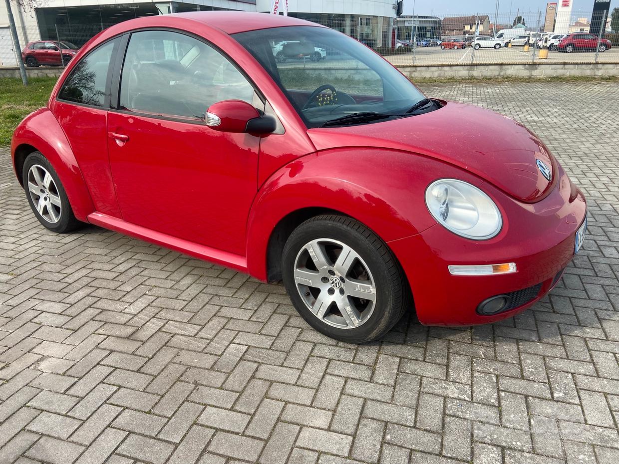 VOLKSWAGEN New Beetle