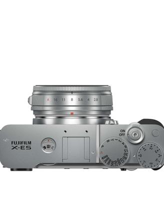 Fujifilm X-E5 Silver + XF 23 F2.8 R WR NUOVA