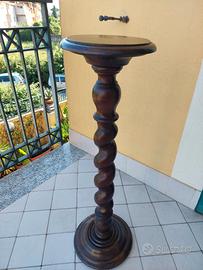 Portapianta antico in legno tornito