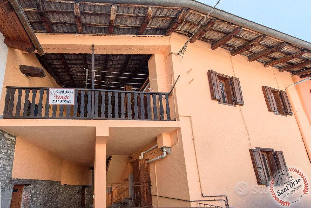 Casa semindipendente con ampio terrazzo e corte pe - Vista 3