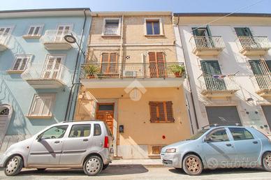 CASA SEMINDIPENDENTE A SAN BENEDETTO DEL TRONTO