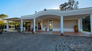 Elegante Villa con piscina