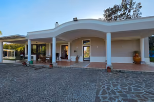 Elegante Villa con piscina
