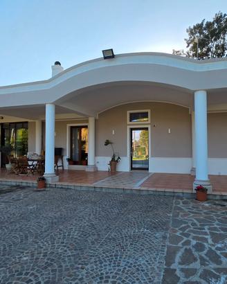 Elegante Villa con piscina