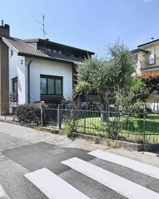 Villa di 236 m² con più di 5 locali e box auto dop