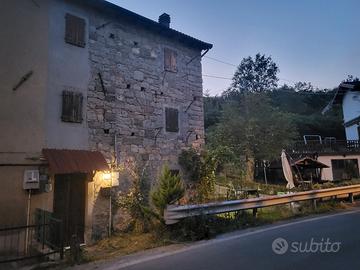 Casetta rustico con giardino