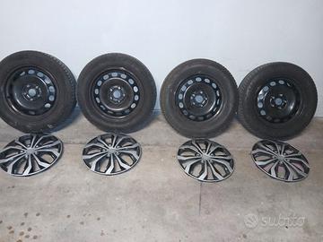Gomme invernali con cerchi in acciaio da 16".