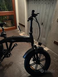 Bmx elettrica nera modello GBS