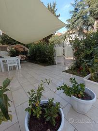 Appar. c/Giardino arredato indipendente 50mt mare