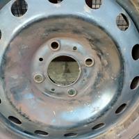 4 cerchi in ferro con gomme da neve 175/65/R14 82T