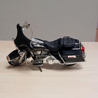 Harley Davidson modellino moto scala 1:18 Maisto