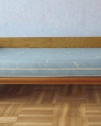 Letto Singolo In Legno --- Completo —-