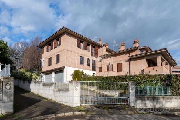 QUADRILOCALE CON DOPPI SERVIZI IN ZONA DI PREGIO