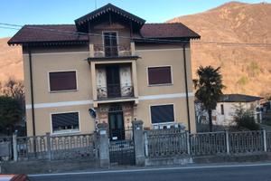 Villa con dependance