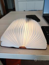 luce da lettura a libro
