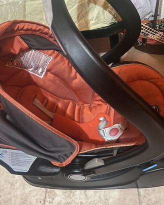 Seggiolino ovetto Chicco con base isofix
