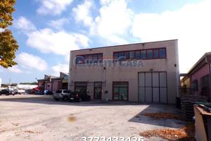 Capannone a monte san vito