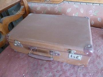 Vecchia valigia in cartone anni 20