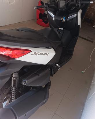 Yamaha x-max 