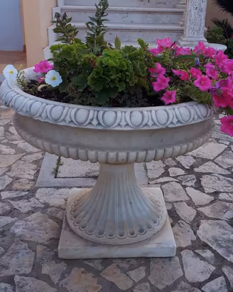 Antica vasca/fioriera. Marmo di Carrara fine 800.