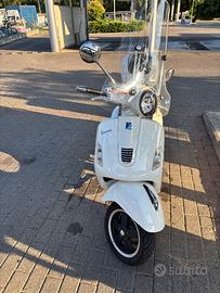 Piaggio Vespa 300 GTS - 2012