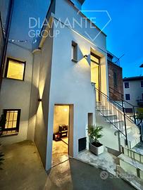 Cielo-Terra appena ristrutturato con corte esterna