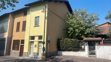 AICURZIO-3 locali indipendente su due livelli