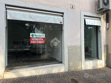NEGOZIO A ARCO