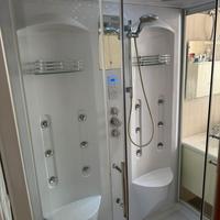 Box doccia doppio con due sedute