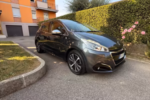 Peugeot 208 PureTech 82 5 porte Allure