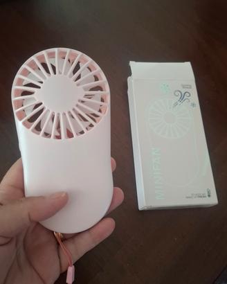 ventilatore rosa portatile. nuovo .mai usato.